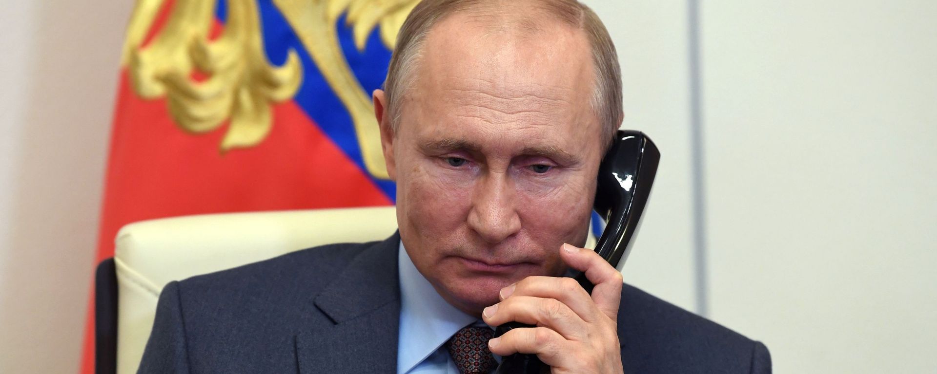 Президент РФ Владимир Путин во время встречи в режиме видеоконференции с председателем правительства РФ Михаилом Мишустиным - Sputnik Азербайджан, 1920, 30.03.2022