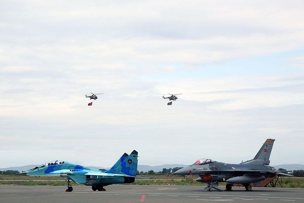Азербайджан и Турция поднимут в воздух боевую авиацию - Sputnik Азербайджан