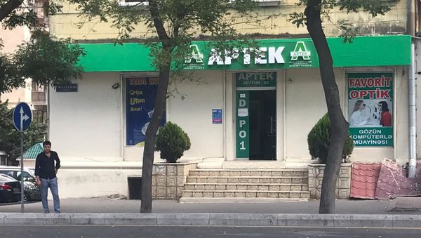 Zülfiyyənin apteklərlə bağlı yazısı - Sputnik Азербайджан