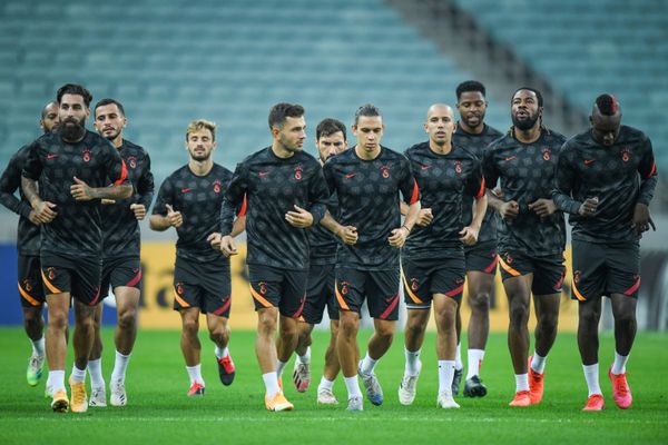 Türkiyənin Qalatasaray komandasının matçdan öncə məşqi - Sputnik Азербайджан