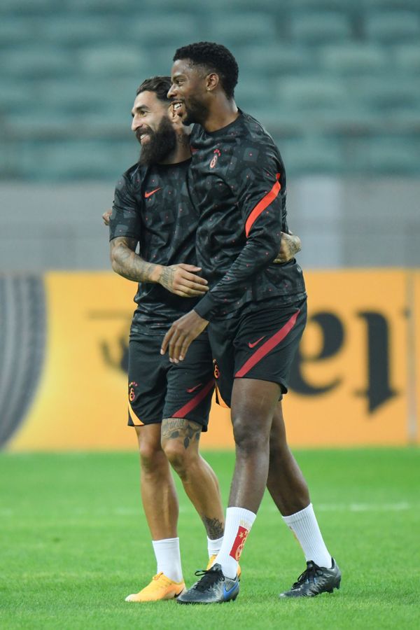 Türkiyənin Qalatasaray komandasının matçdan öncə məşqi - Sputnik Азербайджан