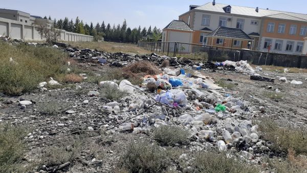 Yevlax rayonunda məişət tullantıları  - Sputnik Азербайджан