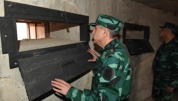 General-pol­kov­nik Məhərrəm Əliyev cəbhədə - Sputnik Азербайджан