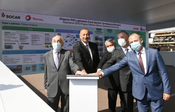 Экономика Азербайджана связана с нефтью и газом, и так будет еще долго - президент Алиев - Sputnik Азербайджан