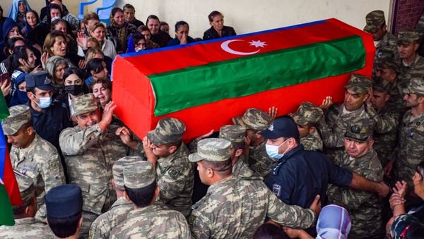 Şəhid Məmmədov Elşən Əli oğlunun dəfn mərasimi Şəhid Məmmədov Elşən Əli oğlunun dəfn mərasimi - Sputnik Азербайджан