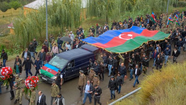 Şəhid Məmmədov Elşən Əli oğlunun dəfn mərasimi Şəhid Məmmədov Elşən Əli oğlunun dəfn mərasimi - Sputnik Азербайджан