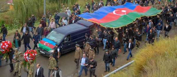 Şəhid Məmmədov Elşən Əli oğlunun dəfn mərasimi Şəhid Məmmədov Elşən Əli oğlunun dəfn mərasimi - Sputnik Азербайджан