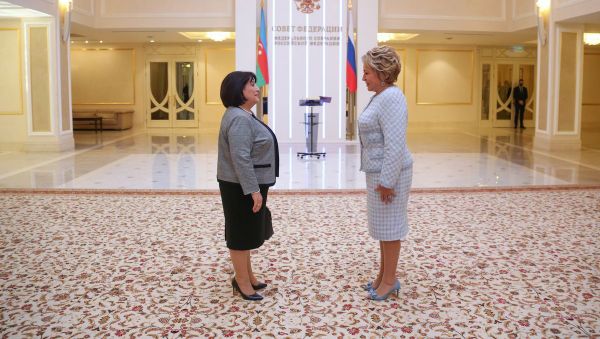 Председатель Федерального собрания РФ Валентина Матвиенко на встрече с председателем Милли Меджлиса АР Сахибой Гафаровой - Sputnik Азербайджан