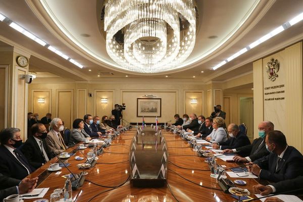 Председатель Федерального собрания РФ Валентина Матвиенко на встрече с председателем Милли Меджлиса АР Сахибой Гафаровой - Sputnik Азербайджан