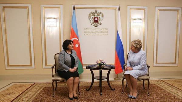 Sahibə Qafarova Rusiya Federasiyası Federal Məclisi Federasiya Şurasının sədri Valentina Matviyenko ilə görüşüb - Sputnik Азербайджан