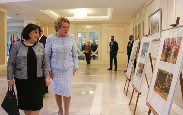 Председатель Федерального собрания РФ Валентина Матвиенко на встрече с председателем Милли Меджлиса АР Сахибой Гафаровой  - Sputnik Азербайджан