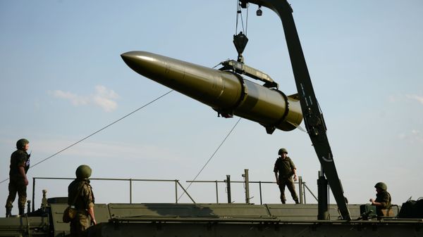 Развёртывание оперативно-тактического ракетного комплекса Искандер-М - Sputnik Азербайджан