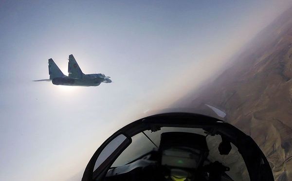 ВВС Азербайджана проводят учебно-боевые полеты - видео - Sputnik Азербайджан