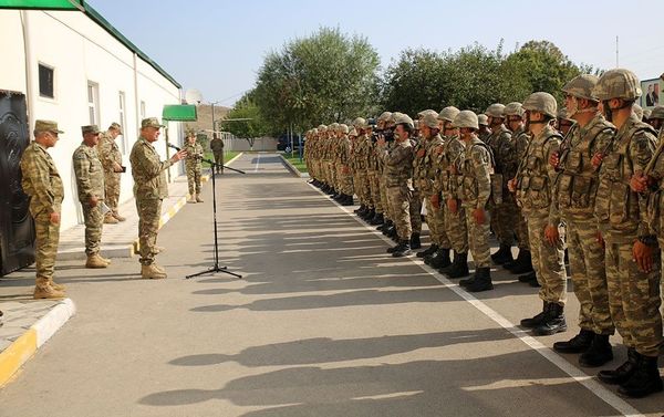 Генеральный прокурор и военный прокурор посетили воинские части в прифронтовой зоне - Sputnik Азербайджан