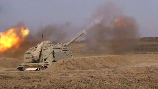 Боевые стрельбы из самоходных гаубиц Мста-С - Sputnik Азербайджан