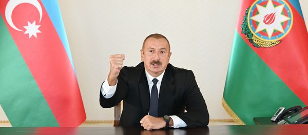 Azərbaycan Prezidenti İlham Əliyev xalqa müraciəti zamanı - Sputnik Азербайджан