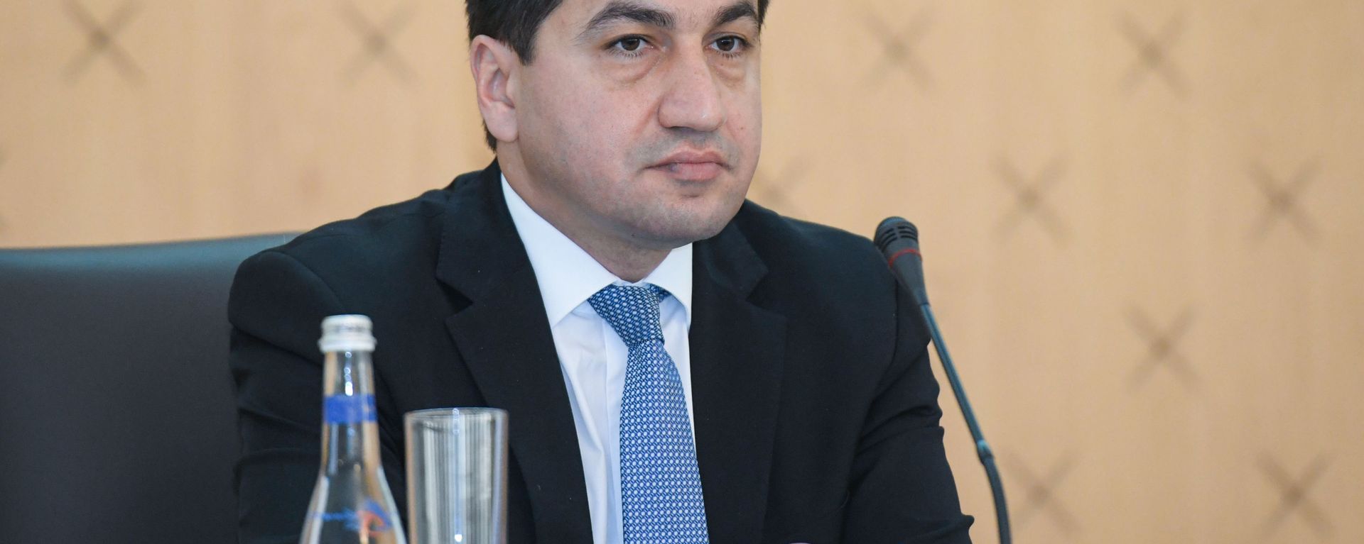 Помощник Президента Азербайджана - заведующий отделом по вопросам внешней политики Хикмет Гаджиев Помощник Президента Азербайджана - заведующий отделом по вопросам внешней политики Хикмет Гаджиев - Sputnik Азербайджан, 1920, 05.04.2021