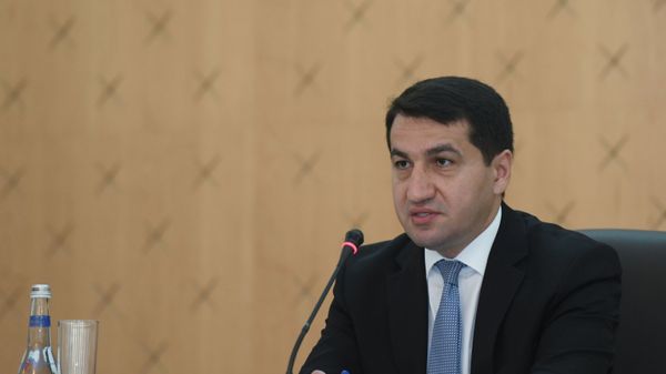 Помощник Президента Азербайджана - заведующий отделом по вопросам внешней политики Хикмет Гаджиев Помощник Президента Азербайджана - заведующий отделом по вопросам внешней политики Хикмет Гаджиев - Sputnik Азербайджан