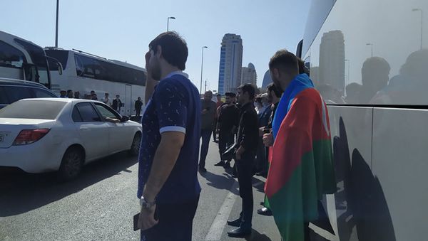 Отправка резервистов на фронт в Баку - Sputnik Азербайджан