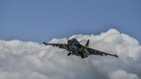 Штурмовик Су-25 Армении - Sputnik Азербайджан