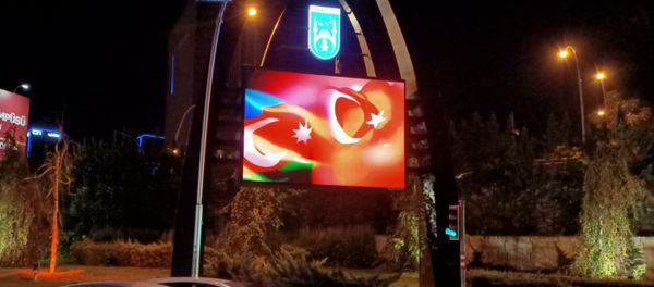 Флаги Азербайджана и Турции на билборде в Анкаре - Sputnik Азербайджан
