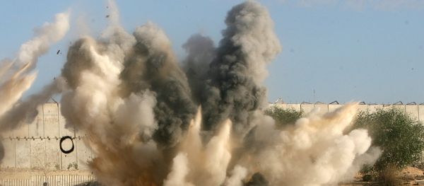 Взрывы во время учений, фото из архива Взрывы во время учений, фото из архива - Sputnik Азербайджан