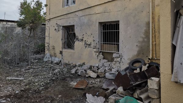 Последствия обстрелов в азербайджанском Тертере близ Карабаха - Sputnik Азербайджан