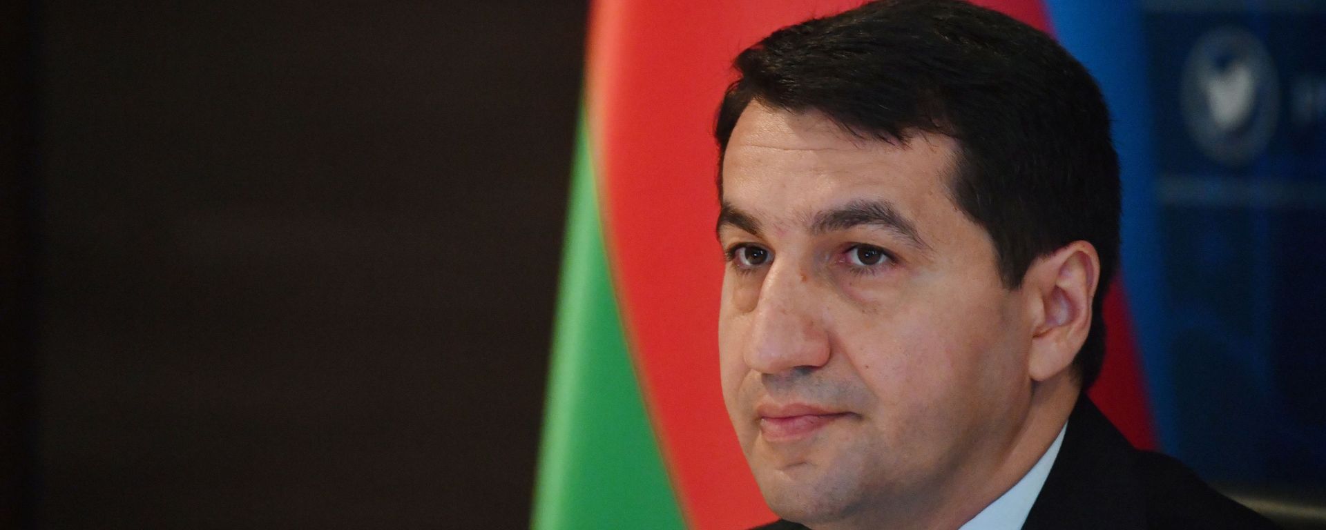 Помощник Президента Азербайджана - заведующий отделом по вопросам внешней политики Хикмет Гаджиев - Sputnik Азербайджан, 1920, 02.08.2023