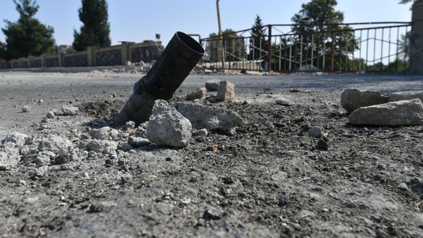 Снаряд системы залпового огня Град на дороге в азербайджанском Тертере близ Карабаха - Sputnik Азербайджан