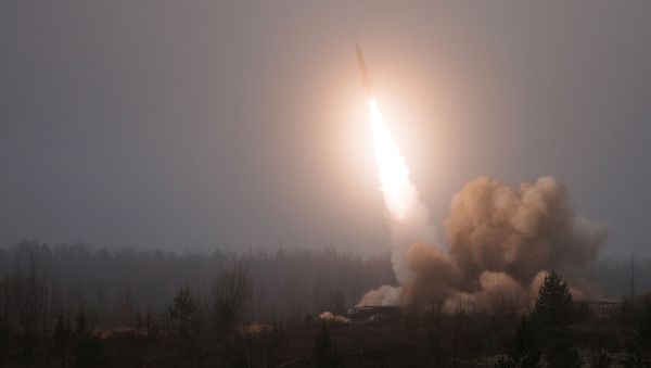 Пуск ракеты Точка-У, фото из архива - Sputnik Азербайджан