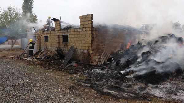 Зафиксированы пожары из-за артиллерийского удара ВС Армении по населенным пунктам - МЧС АР - Sputnik Азербайджан