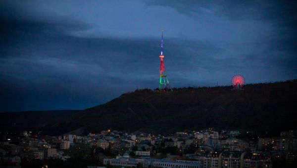 Тбилисская телевышка в цветах флага Азербайджана - Sputnik Азербайджан