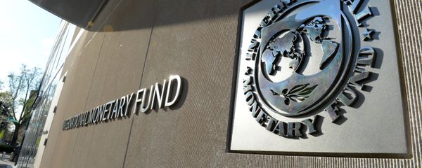 Табличка с логотипом Международного валютного фонда на стене здания МВФ - Sputnik Азербайджан