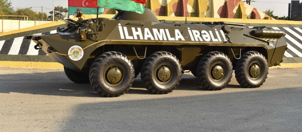 BTR-70M tipli zirehli nəqliyyat vasitəsi - Sputnik Азербайджан