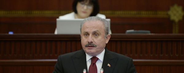 Председатель Великого национального собрания Турции Мустафа Шентоп Председатель Великого национального собрания Турции Мустафа Шентоп - Sputnik Азербайджан
