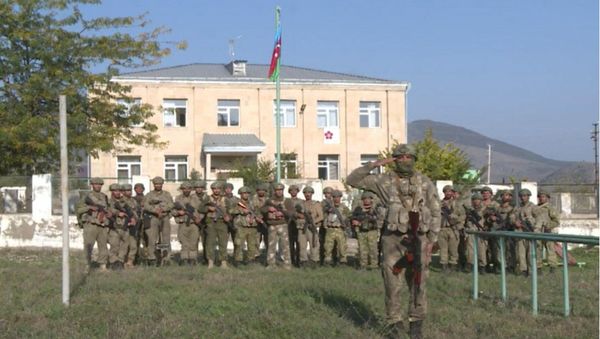 Azərbaycan Bayrağı işğaldan azad edilmiş Zəngilan şəhərində - Sputnik Азербайджан