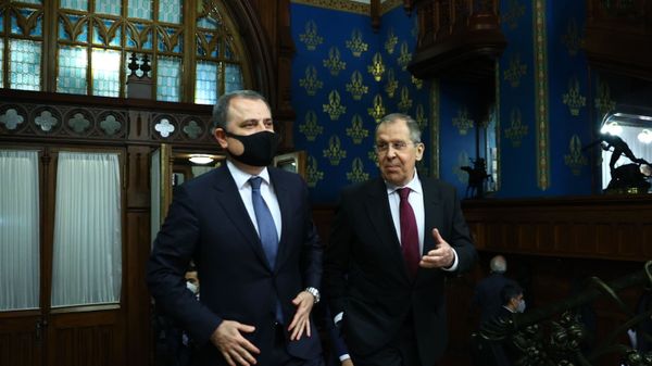 Министр иностранных дел Азербайджана Джейхун Байрамов и министр иностранных дел РФ Сергей Лавров  - Sputnik Азербайджан