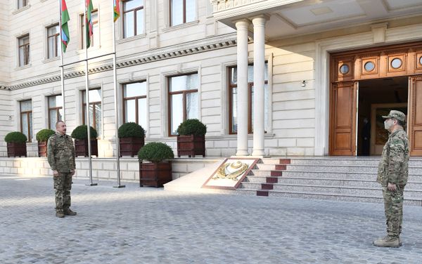 Президент Ильхам Алиев в Центральном командном пункте Министерства обороны Президент Ильхам Алиев в Центральном командном пункте Министерства обороны - Sputnik Азербайджан