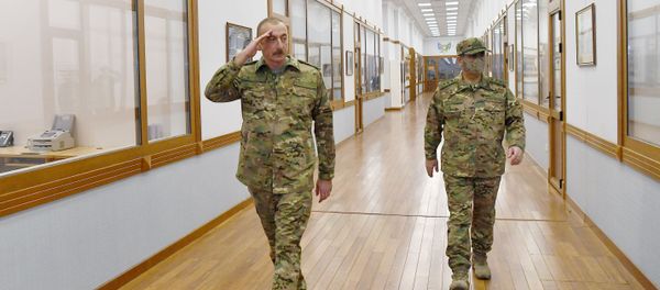 Президент Ильхам Алиев в Центральном командном пункте Министерства обороны - Sputnik Азербайджан