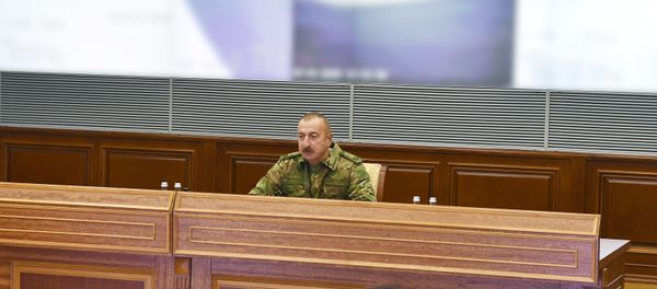 Президент Ильхам Алиев в Центральном командном пункте Министерства обороны - Sputnik Азербайджан