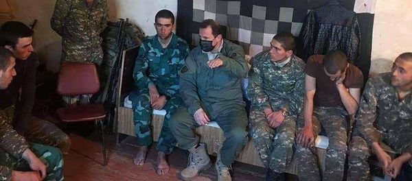 Армянский солдат, военная одежда которого похожа на форму военнослужащих Госпогранслужбы Азербайджана - Sputnik Азербайджан