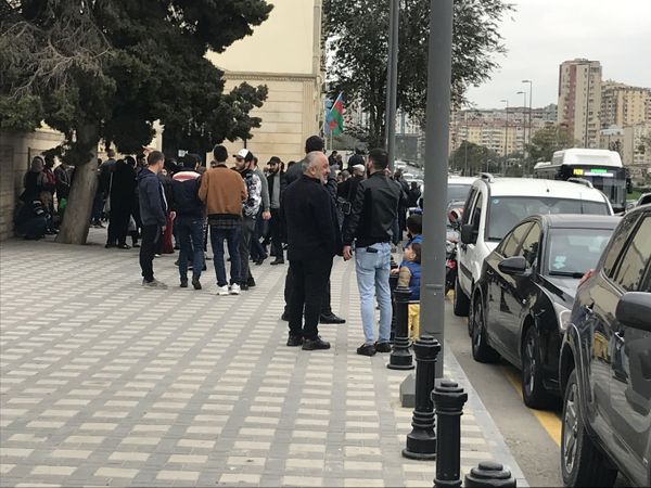 Мама солдата: пусть возвратится живым и здоровым, с честью выполнив долг перед Родиной - Sputnik Азербайджан
