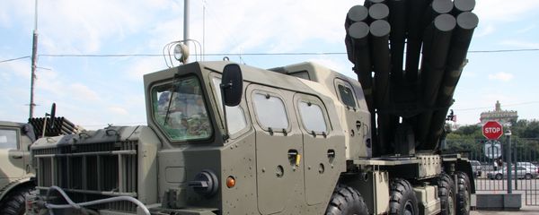 Реактивная система залпового огня 9К58 Смерч, фото из архива - Sputnik Азербайджан