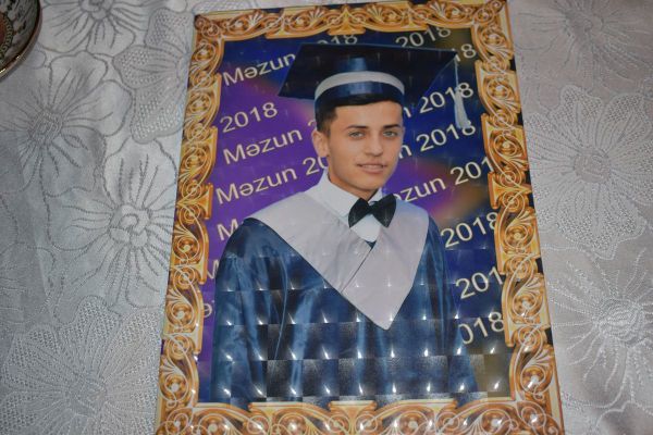 Мать артиллериста: все солдаты на фронте - мои Вусалы, и я молюсь за каждого из них - Sputnik Азербайджан