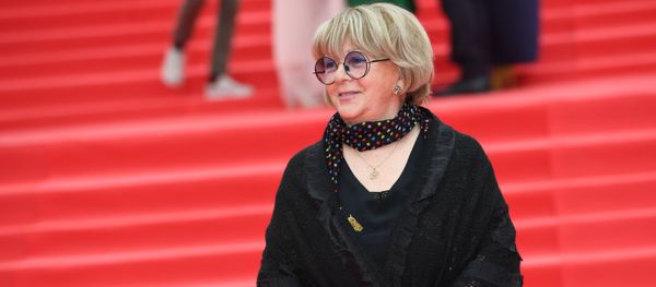 Режиссер Алла Сурикова на церемонии закрытия 39-го Московского международного кинофестиваля - Sputnik Азербайджан