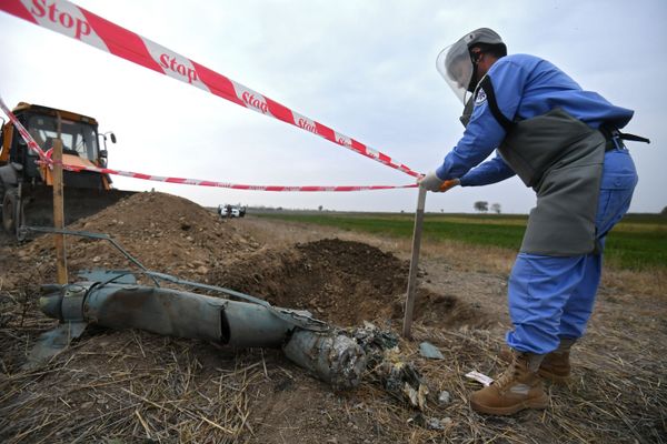 Сотрудник Национального агентства по разминированию территорий Азербайджана (ANAMA) - Sputnik Азербайджан