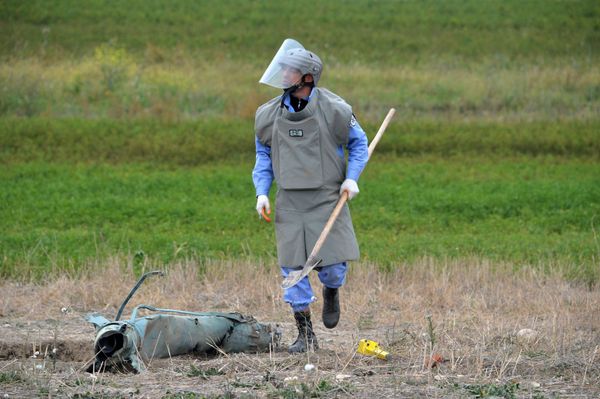 Сотрудник Национального агентства по разминированию территорий Азербайджана (ANAMA) - Sputnik Азербайджан