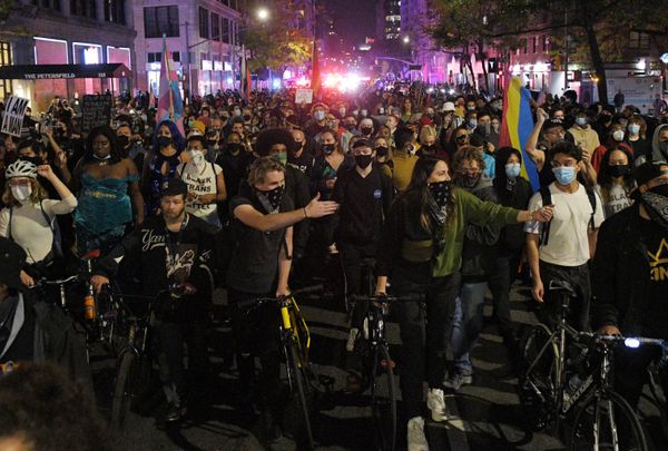 Участники акции протеста против полицейского произвола на одной из улиц в Нью-Йорке, США - Sputnik Азербайджан