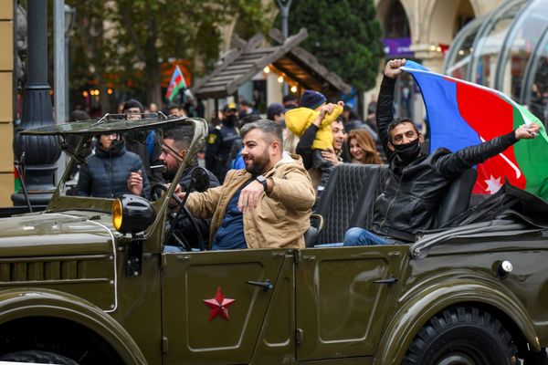 Жители баку празднуют освобождение Шуши - Sputnik Азербайджан