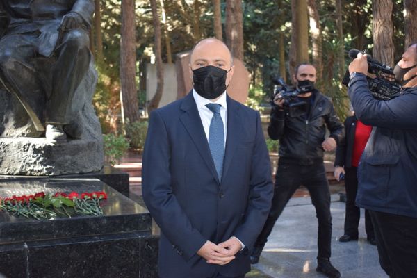 В Баку почтили память деятелей культуры из города Шуша - Sputnik Азербайджан